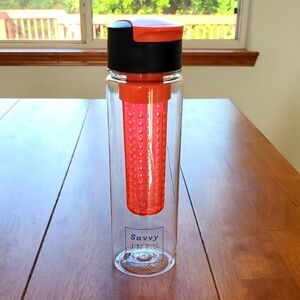 Savvy * 24 oz Infusion Water Bottle Tritan